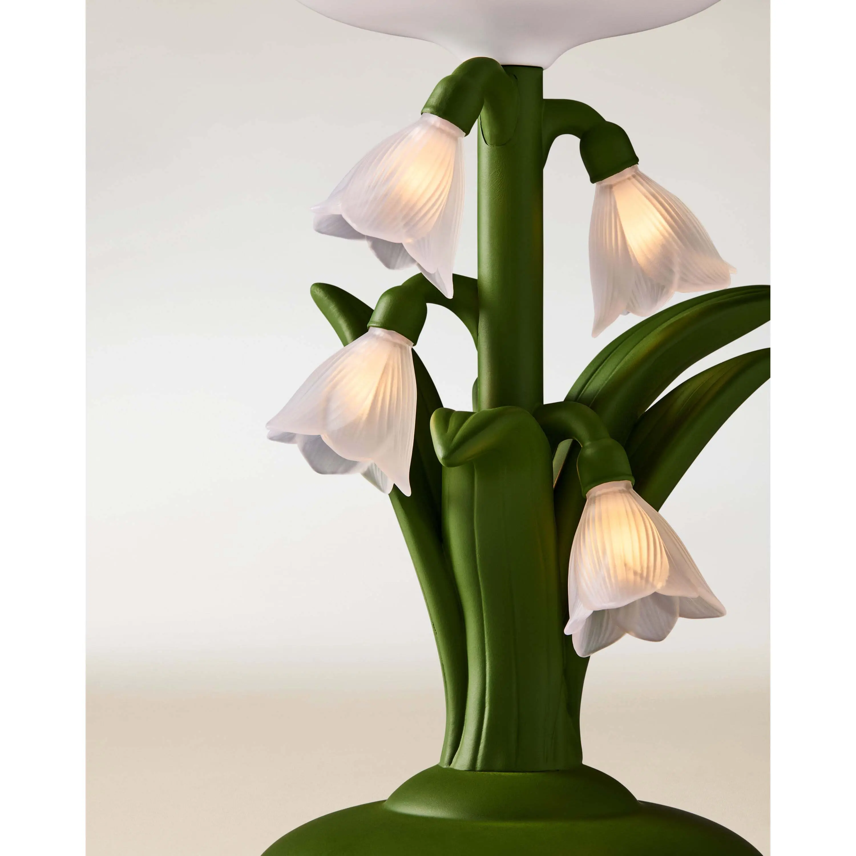 Snowdrop Dream Light-Up Pedestal 3-Wick Candle Holder - Image 3