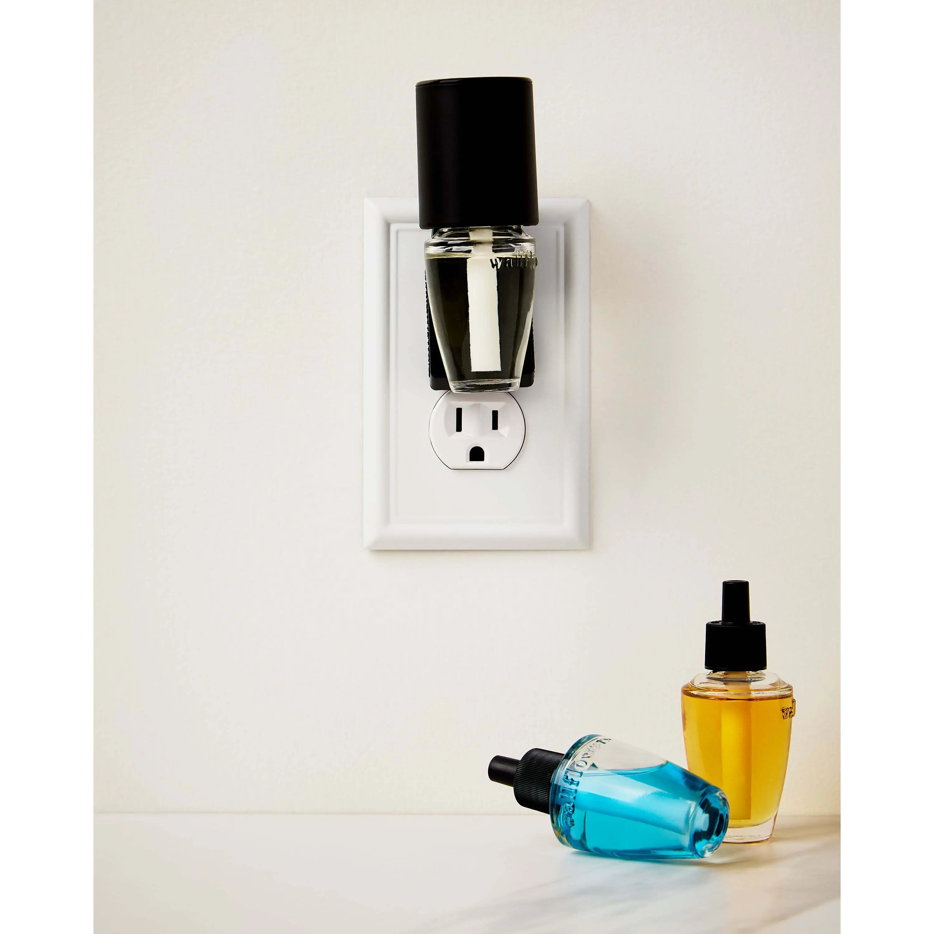 Black Scent Control Wallflowers Fragrance Plug - Image 6